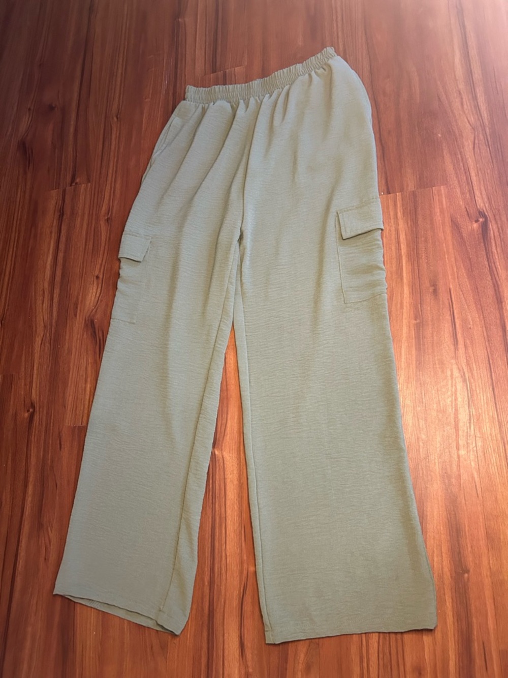 Derek Heart Light Sage Wide-Leg Cargo Pants